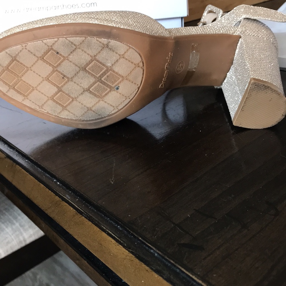 Dream Pairs womens 8.5 gold glitter shoes - Picture 2 of 4